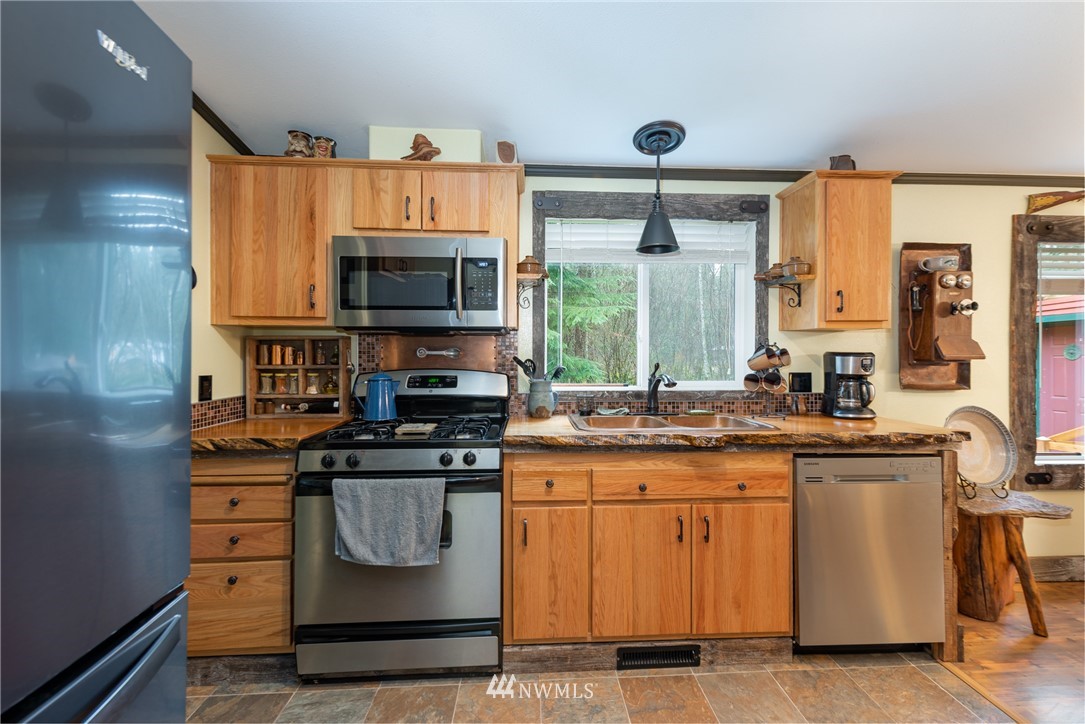 7635 Casey Road Maple Falls, WA 98266 - Photo 8 of 35 Gallery Image 8