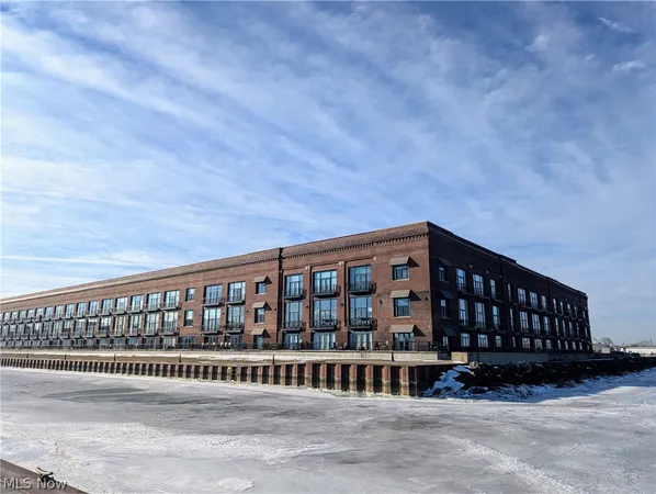 $225,000 | 401 West Shoreline Drive, Unit 206, Sandusky, OH 44870