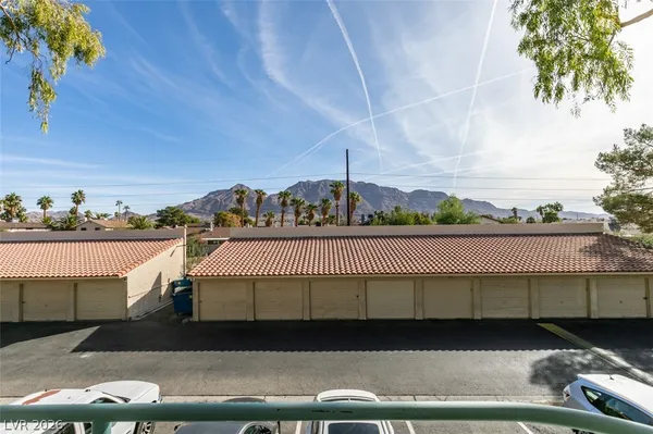 $1,350 | 930 North Sloan Lane, Unit 202, Las Vegas, NV 89110