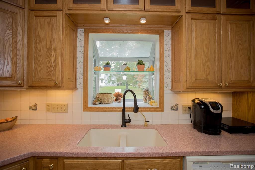 517 Riverside Drive Linden, MI 48451 - Photo 11 of 34