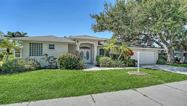 $3,400 | 4010 Green Tree Avenue, Sarasota, FL 34233