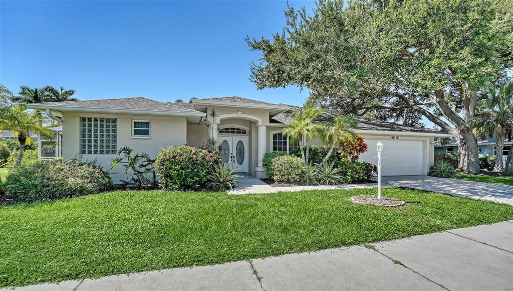 4010 Green Tree Avenue Sarasota, FL 34233 - Photo 2 of 36