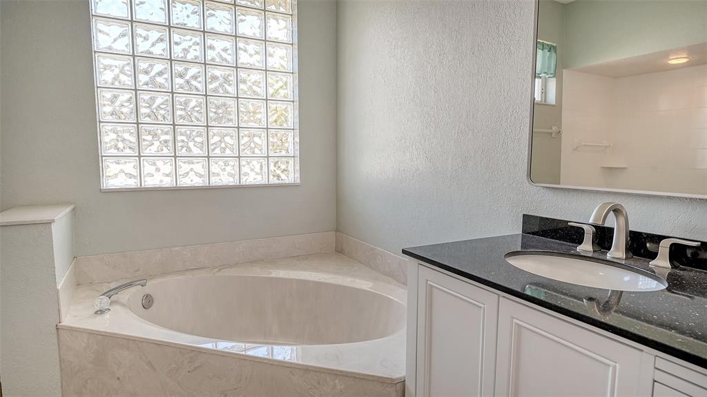 4010 Green Tree Avenue Sarasota, FL 34233 - Photo 23 of 36