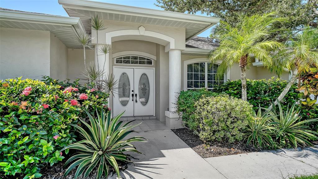 4010 Green Tree Avenue Sarasota, FL 34233 - Photo 3 of 36