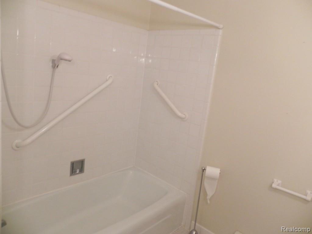 4905 Crooks Road, Unit 66 Royal Oak, MI 48073 - Photo 16 of 19 Clean & spacious updated bathroom