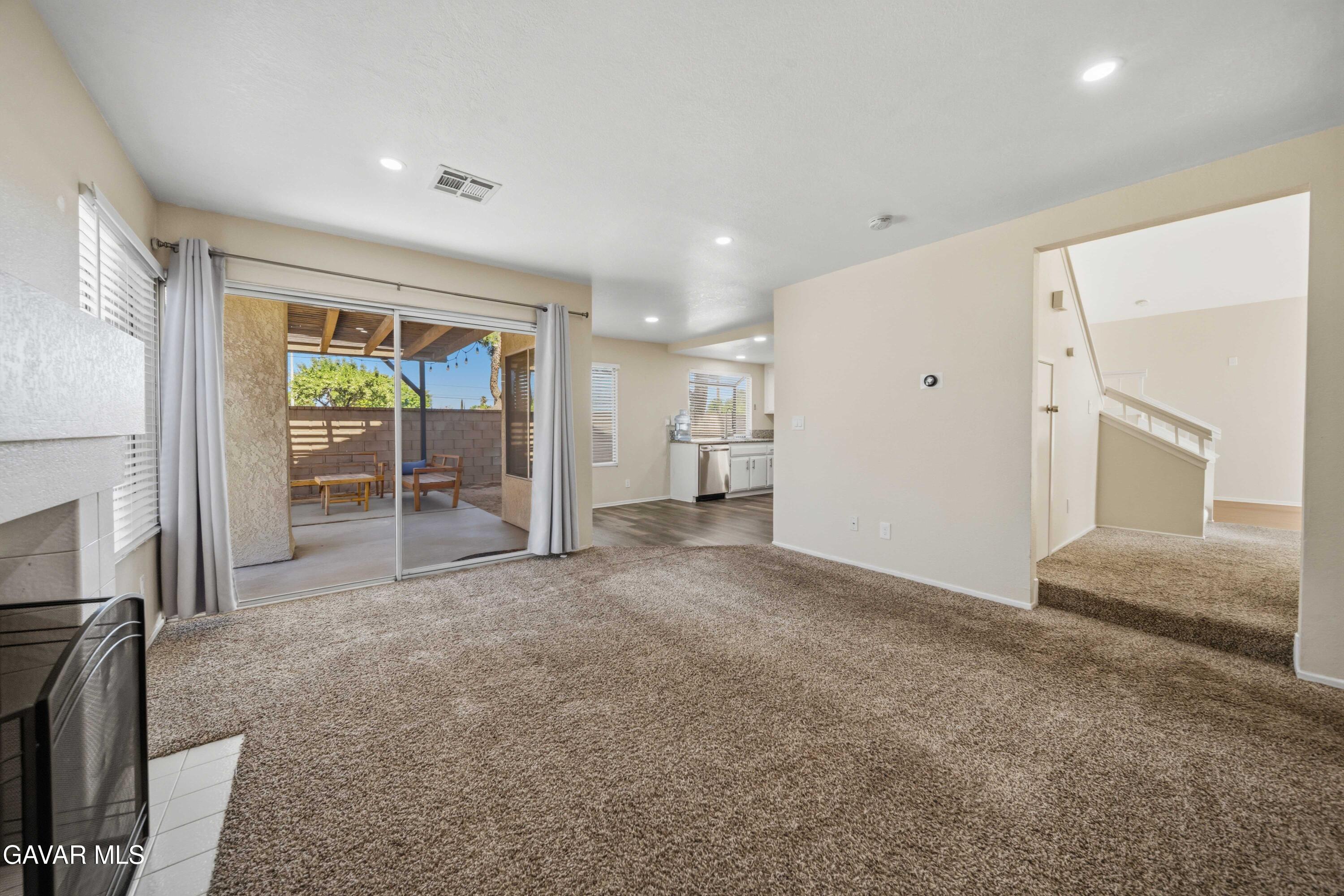 43753 Rialto Drive Lancaster, CA 93535 - Photo 12 of 38 43753 Rialto Dr Lancaster-11