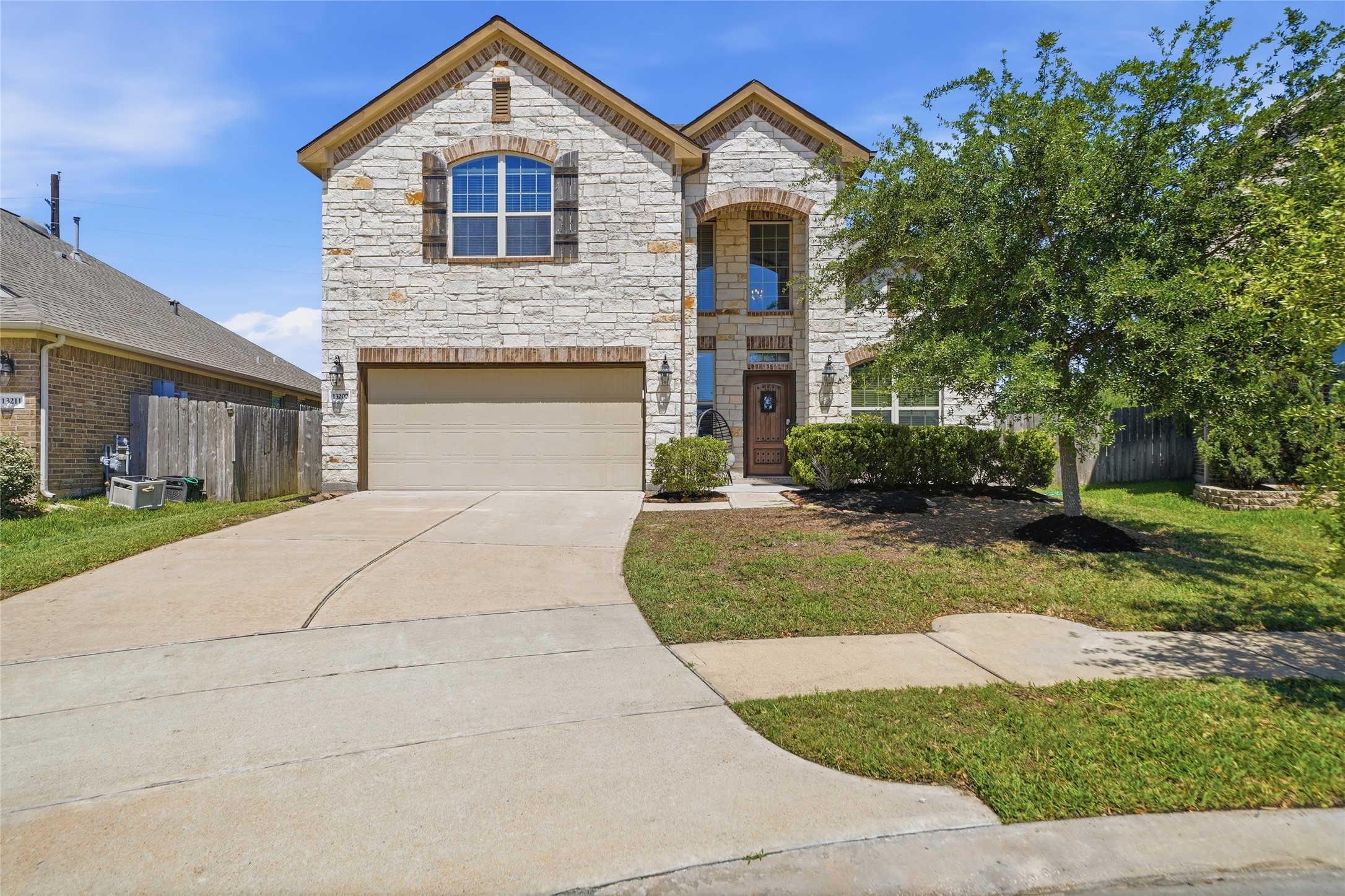 13207 Alcott Forest Lane Rosharon, TX 77583 - Photo 1 of 44 Presenting 13207 Alcott Forest.
