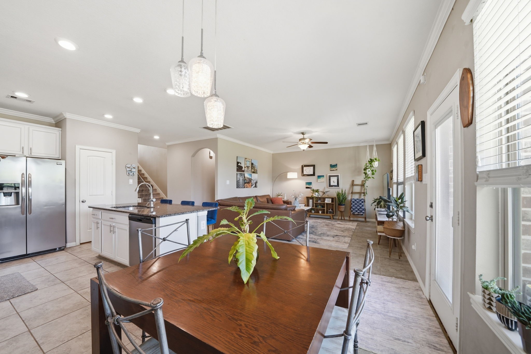 13207 Alcott Forest Lane Rosharon, TX 77583 - Photo 14 of 44 Alternate view showing how open and bright the space is