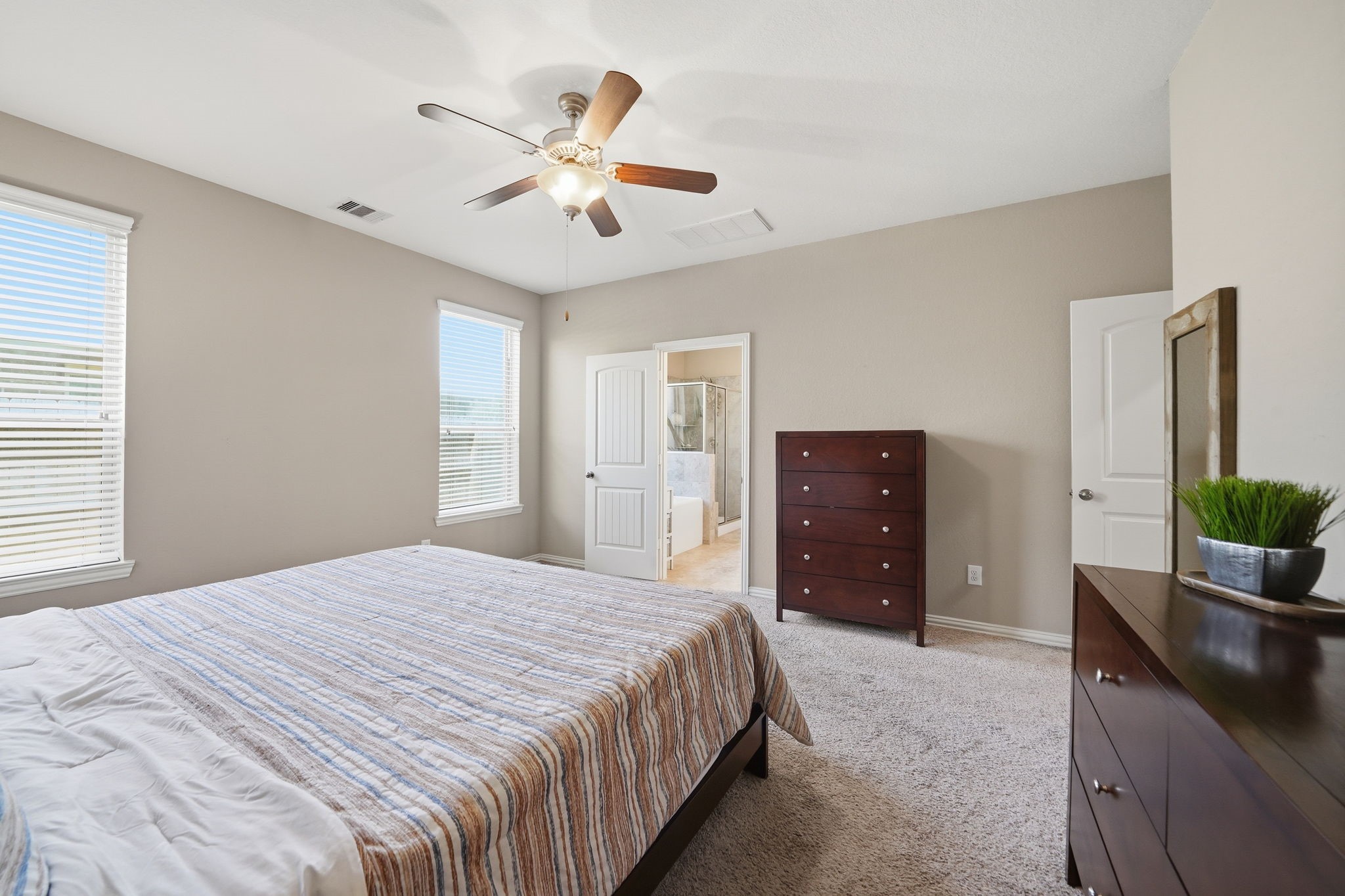 13207 Alcott Forest Lane Rosharon, TX 77583 - Photo 20 of 44 Entrance to your primary bath.