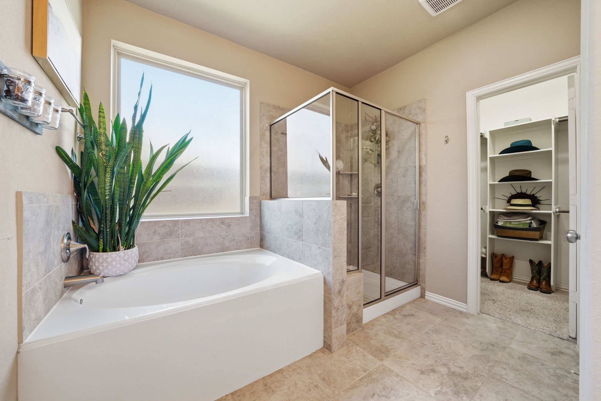 13207 Alcott Forest Lane Rosharon, TX 77583 - Photo 21 of 44 Large soaking tub and separate walk-in shower.