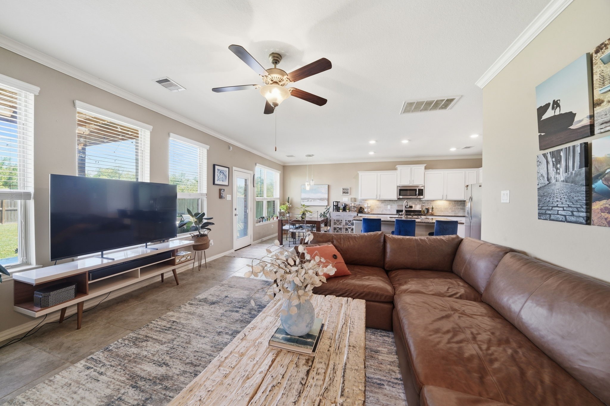 13207 Alcott Forest Lane Rosharon, TX 77583 - Photo 4 of 44 Wall of windows!