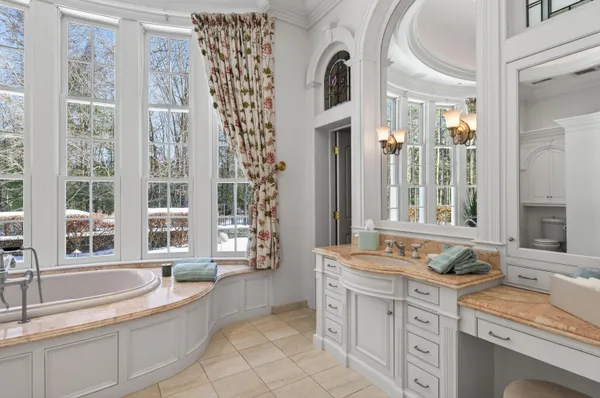 $3,900,000 | 3 Canter Lane, Cape Elizabeth, ME 04107