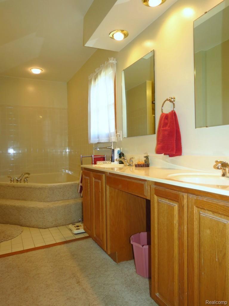 9190 North Dixboro Road South Lyon, MI 48178 - Photo 21 of 27 21.jpg