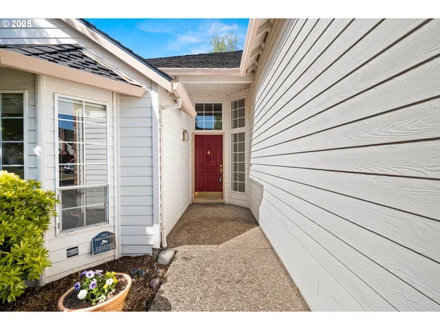 a view of a back yard of the house