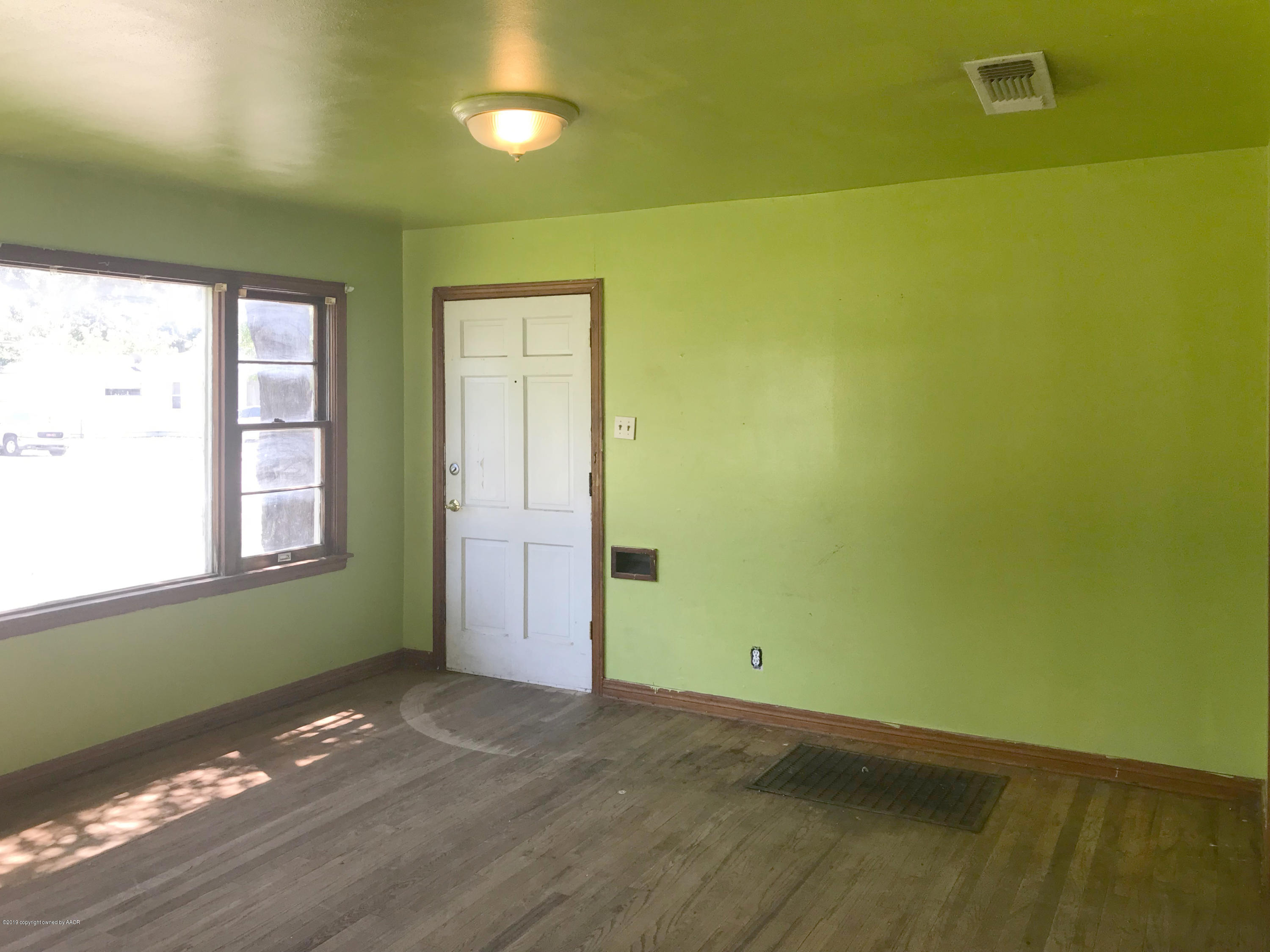 4020 South Jackson Street Amarillo, TX 79110 - Photo 3 of 9 03 Living Room 2