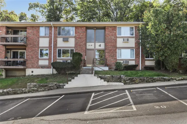 $290,000 | 4 Rolling Way, Unit M, Peekskill, NY 10566