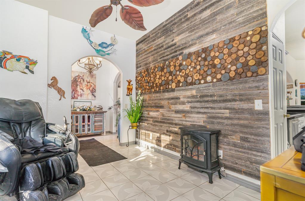 6524 Fair Road Kaufman, TX 75142 - Photo 15 of 33 a living room with furniture