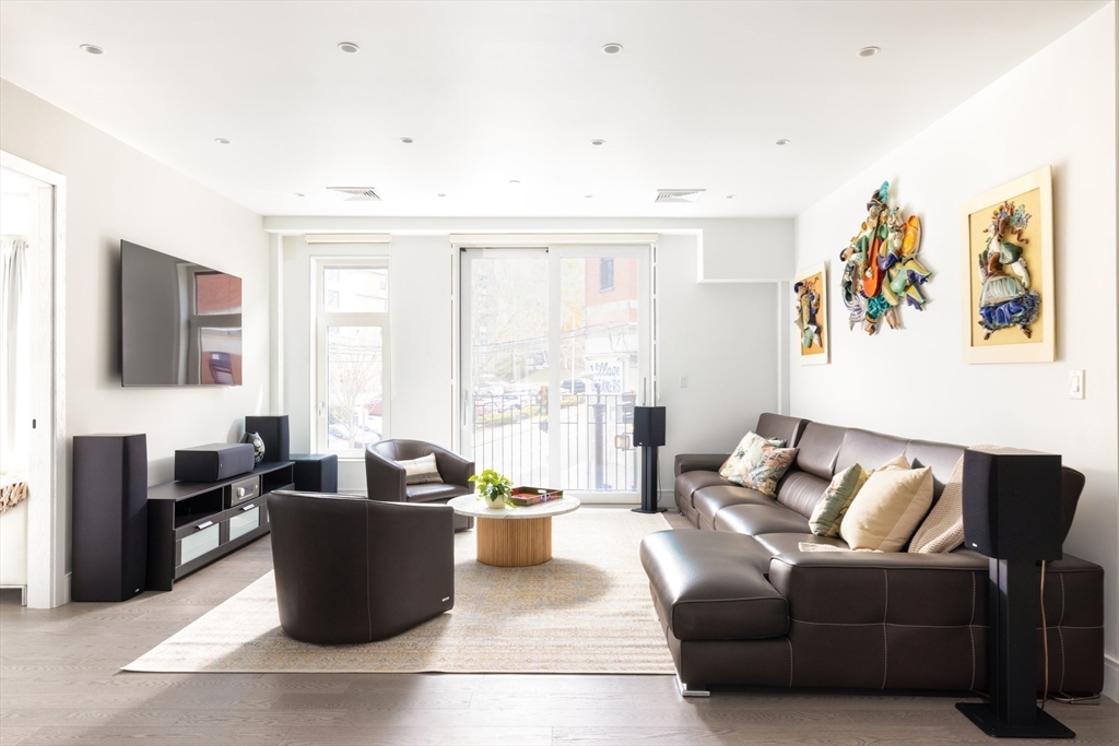 69 Walnut Street, Unit 4 Brookline, MA 02445 - Photo 4 of 19