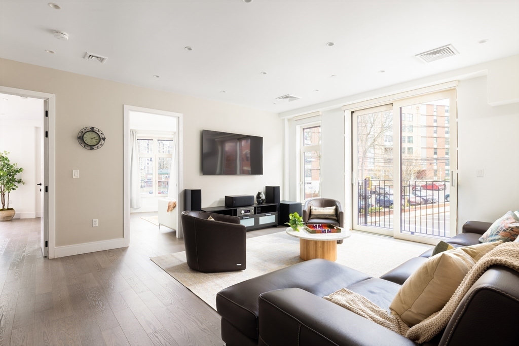 69 Walnut Street, Unit 4 Brookline, MA 02445 - Photo 5 of 19