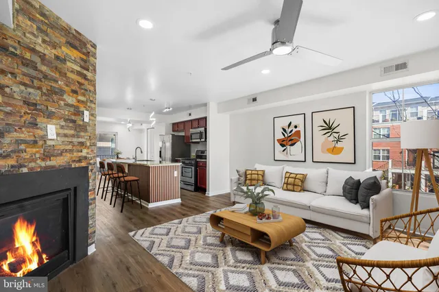 a close up view of a washer and dryer