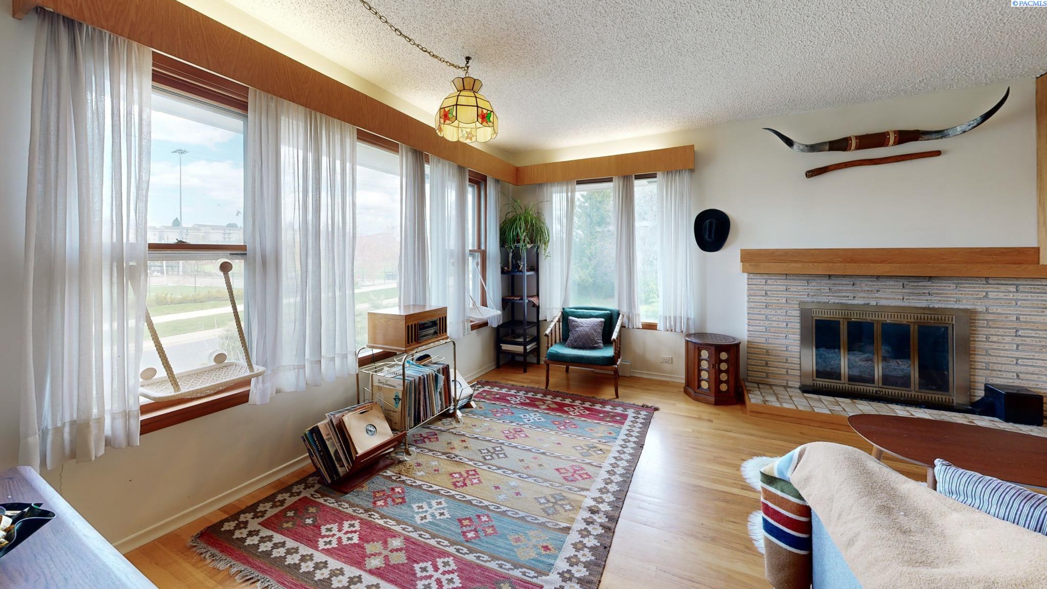 1835 Northeast Valley Road Pullman, WA 99163 - Photo 4 of 25 Gallery Image 4