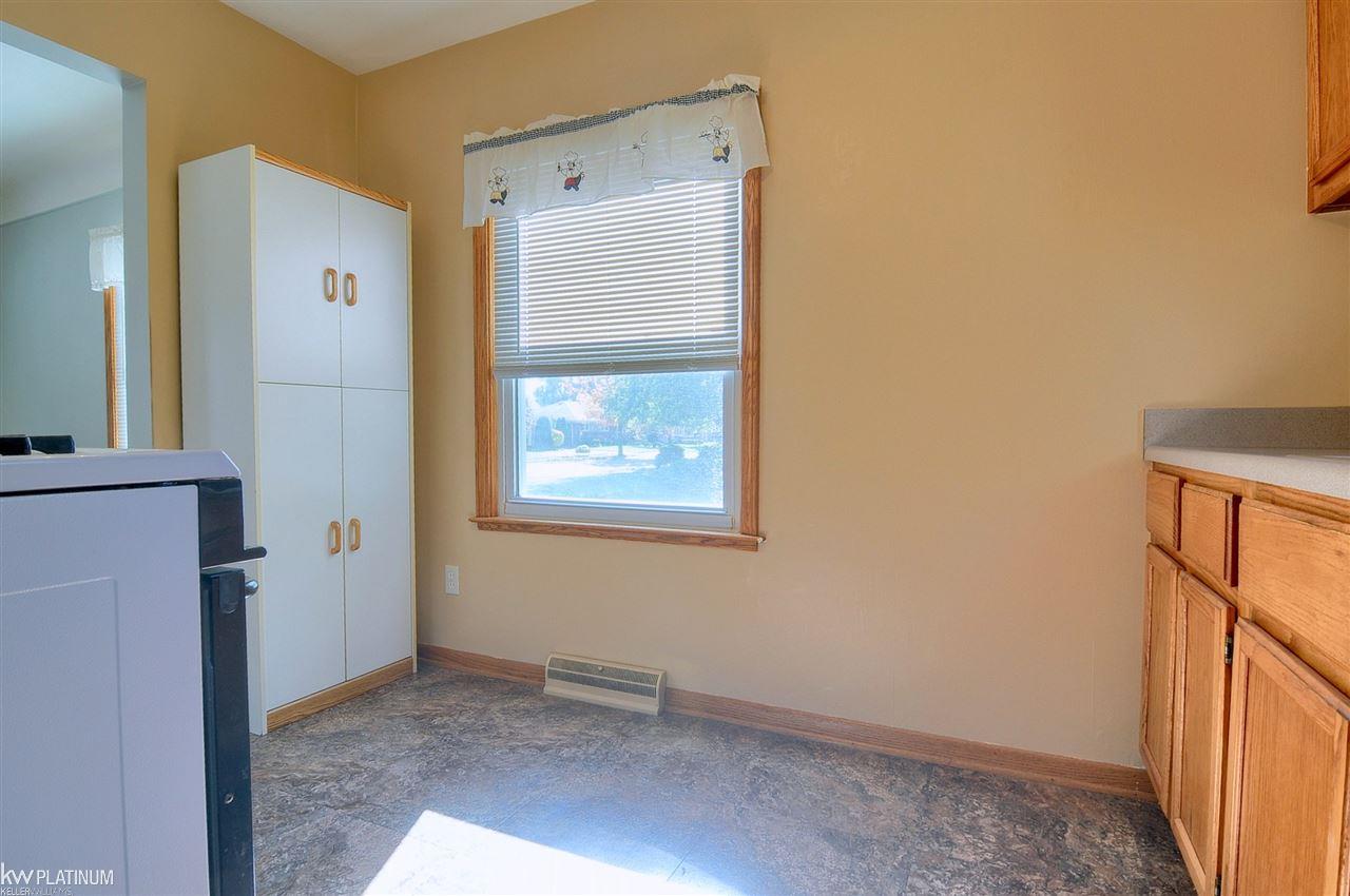 24329 Dale Avenue Eastpointe, MI 48021 - Photo 11 of 24 50026592-10.JPG