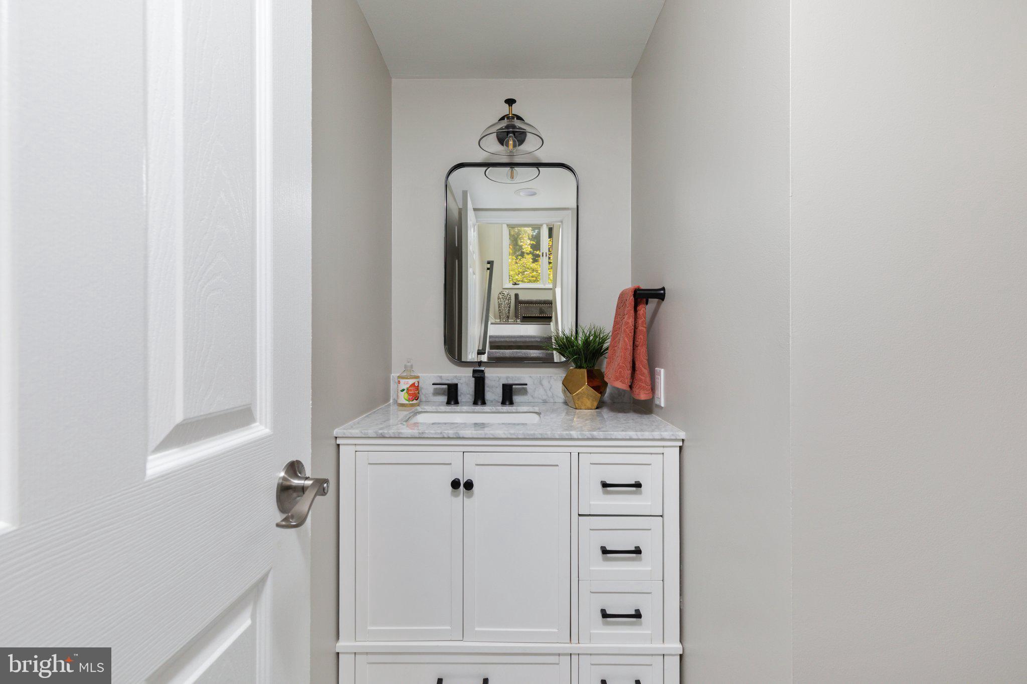 11127 Lakespray Way Reston, VA 20191 - Photo 12 of 38 Gallery Image 12