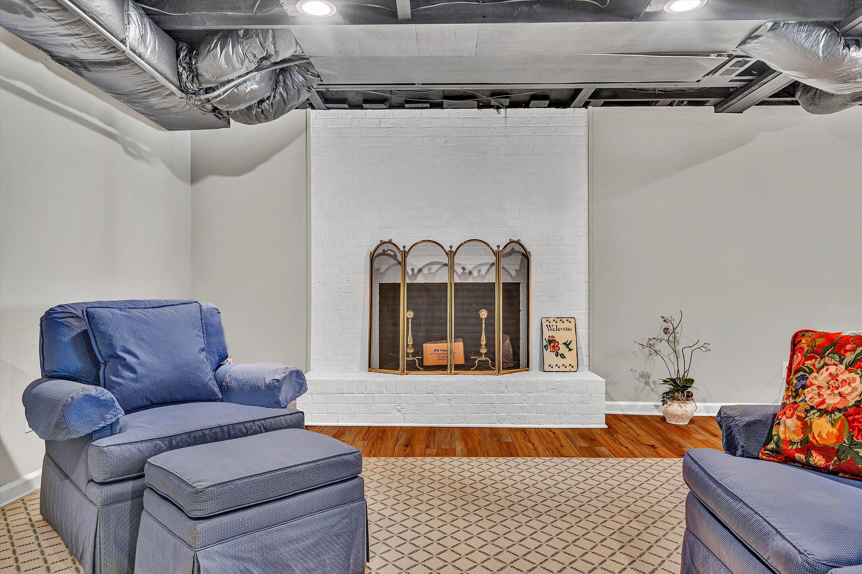 2312 Kipling Street Southwest Roanoke, VA 24018 - Photo 34 of 52 a living room with furniture