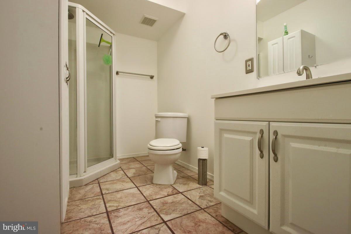 708 Walnut Grove Road Baltimore, MD 21221 - Photo 27 of 30 Bath