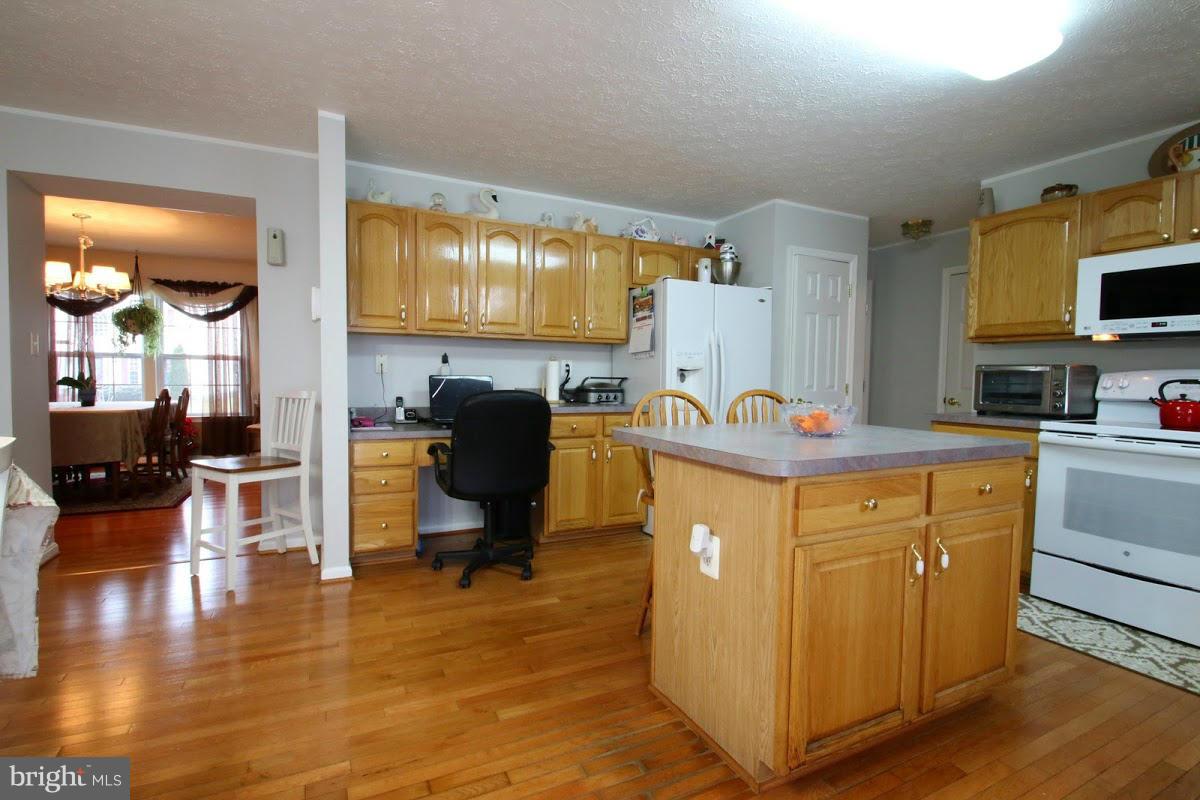 708 Walnut Grove Road Baltimore, MD 21221 - Photo 9 of 30 Kitchen