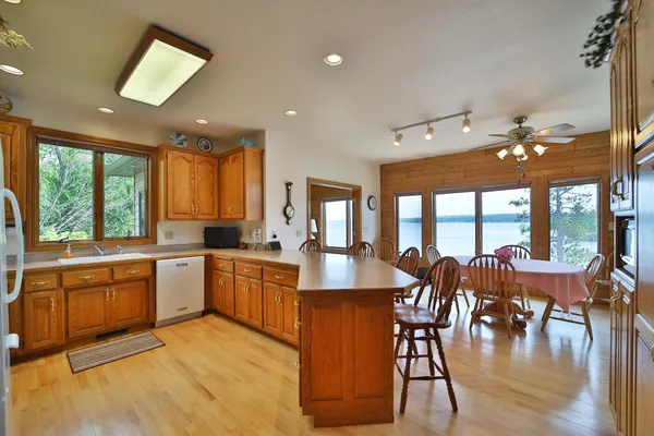 $1,500,000 | 10124 Timber Wolf Trail, Kabetogama, MN 56669