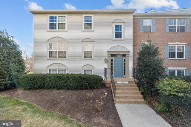 $415,000 | 12101 Green Leaf Court, Unit 102, Fairfax, VA 22033