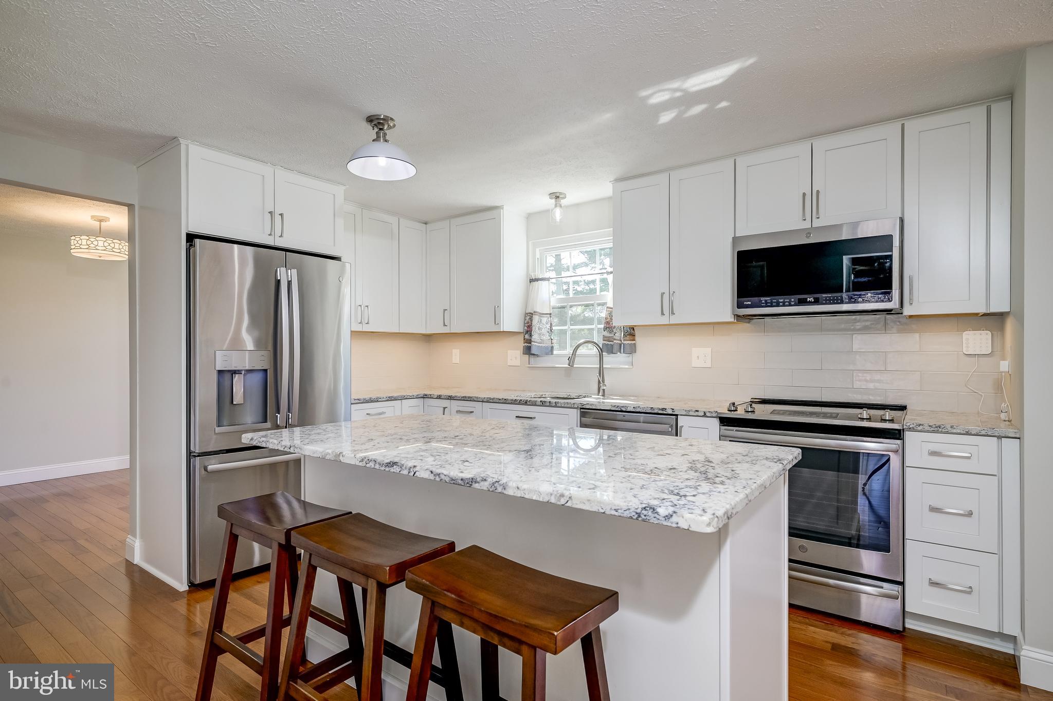 402 Belle Grove Road Gaithersburg, MD 20877 - Photo 17 of 61 Breakfast Bar Island