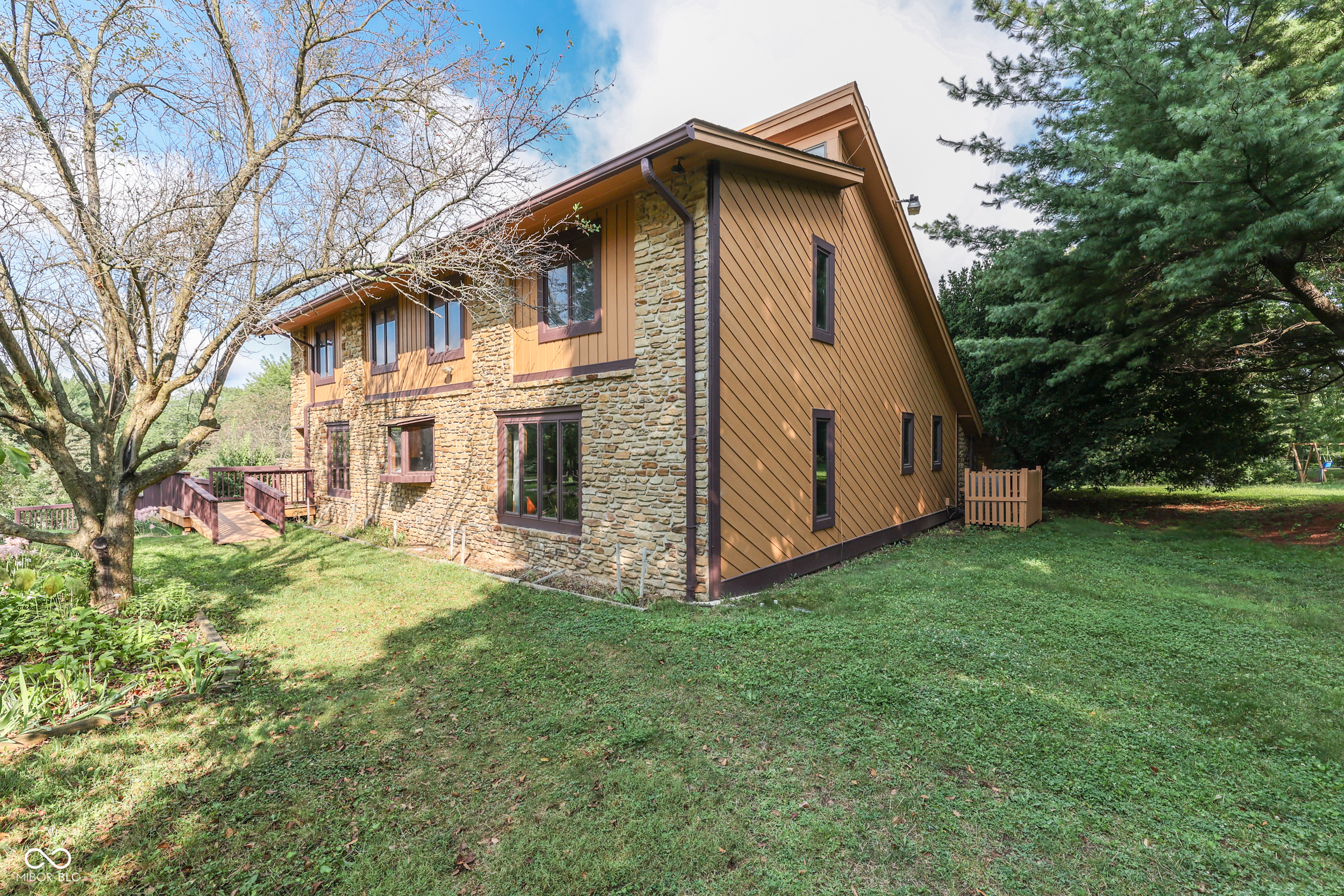 1628 Ridge Hill Avenue Indianapolis, IN 46217 - Photo 4 of 55