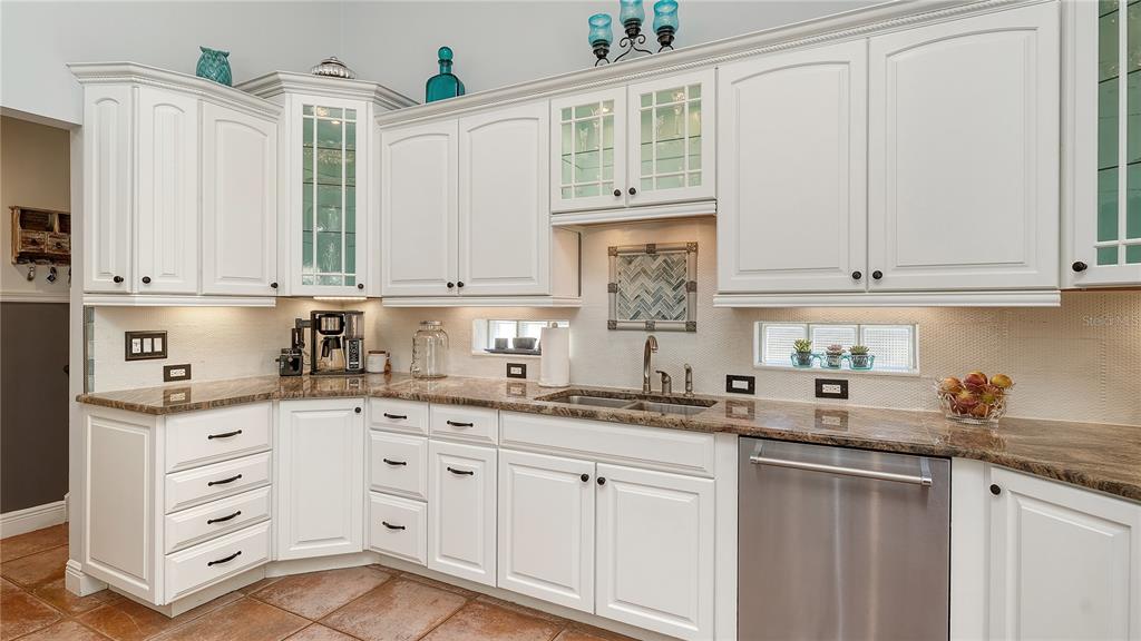 2098 Palm View Road Sarasota, FL 34240 - Photo 21 of 45 Gallery Image 21