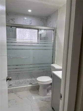 $1,700 | 2134 Lincoln Street, Unit 18, Hollywood, FL 33020