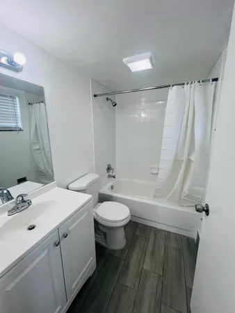 $1,900 | 510 24th Avenue North, Unit 306, Lake Worth Beach, FL 33460