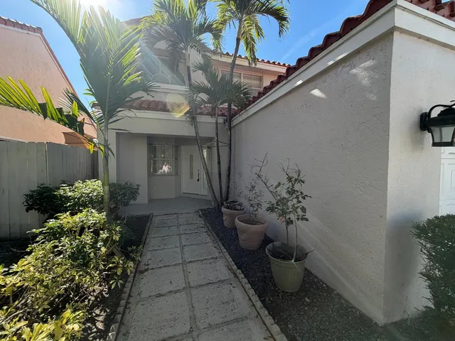 $4,000 | 3780 Amalfi Drive, Unit 3780, Hollywood, FL 33021