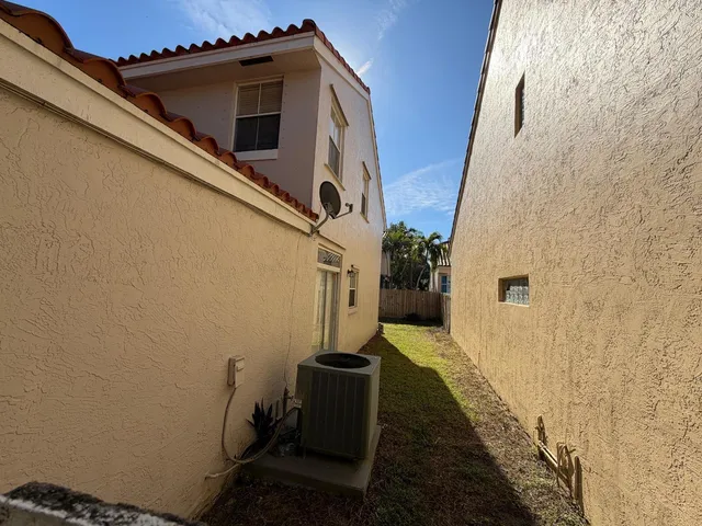 $4,000 | 3780 Amalfi Drive, Unit 3780, Hollywood, FL 33021