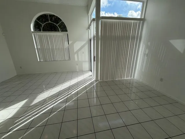 $4,000 | 3780 Amalfi Drive, Unit 3780, Hollywood, FL 33021