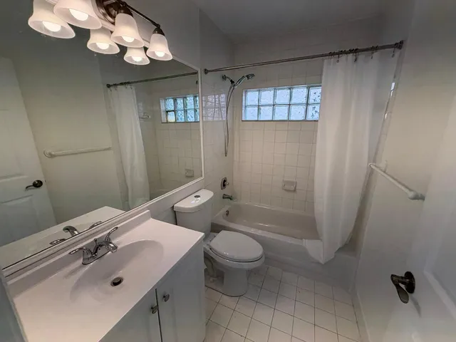 $4,000 | 3780 Amalfi Drive, Unit 3780, Hollywood, FL 33021