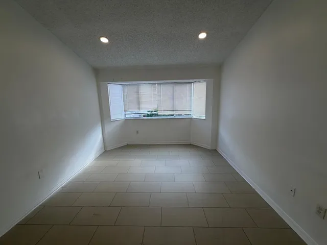 $4,000 | 3780 Amalfi Drive, Unit 3780, Hollywood, FL 33021