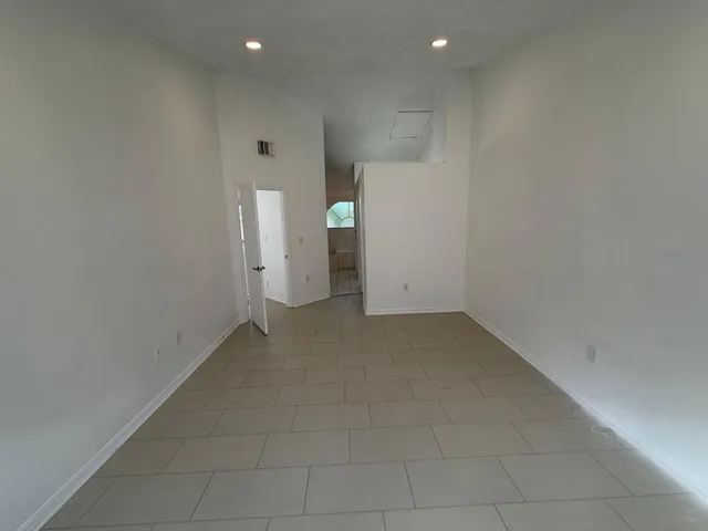 $4,000 | 3780 Amalfi Drive, Unit 3780, Hollywood, FL 33021