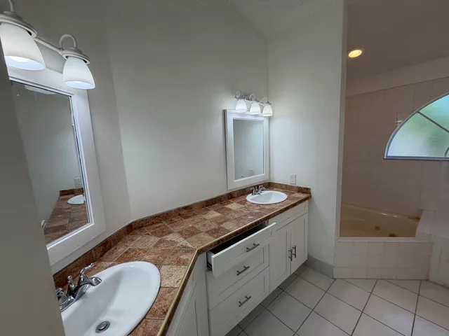 $4,000 | 3780 Amalfi Drive, Unit 3780, Hollywood, FL 33021