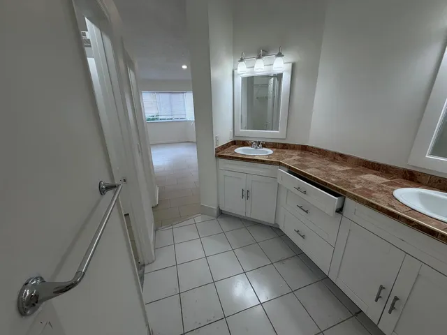 $4,000 | 3780 Amalfi Drive, Unit 3780, Hollywood, FL 33021