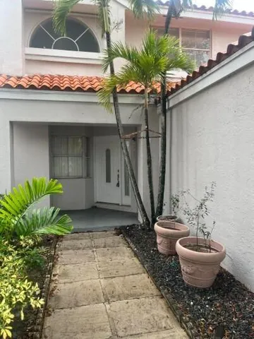 $4,000 | 3780 Amalfi Drive, Unit 3780, Hollywood, FL 33021