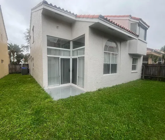 $4,000 | 3780 Amalfi Drive, Unit 3780, Hollywood, FL 33021