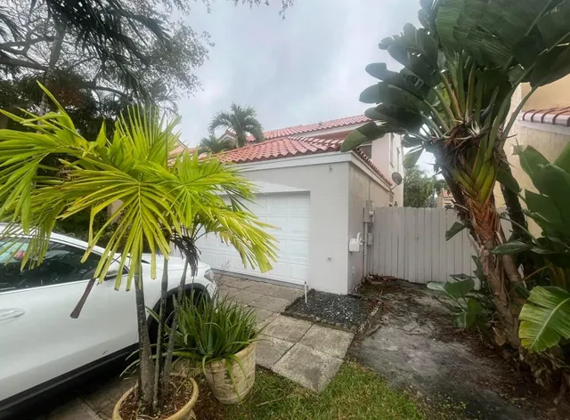 $4,000 | 3780 Amalfi Drive, Unit 3780, Hollywood, FL 33021