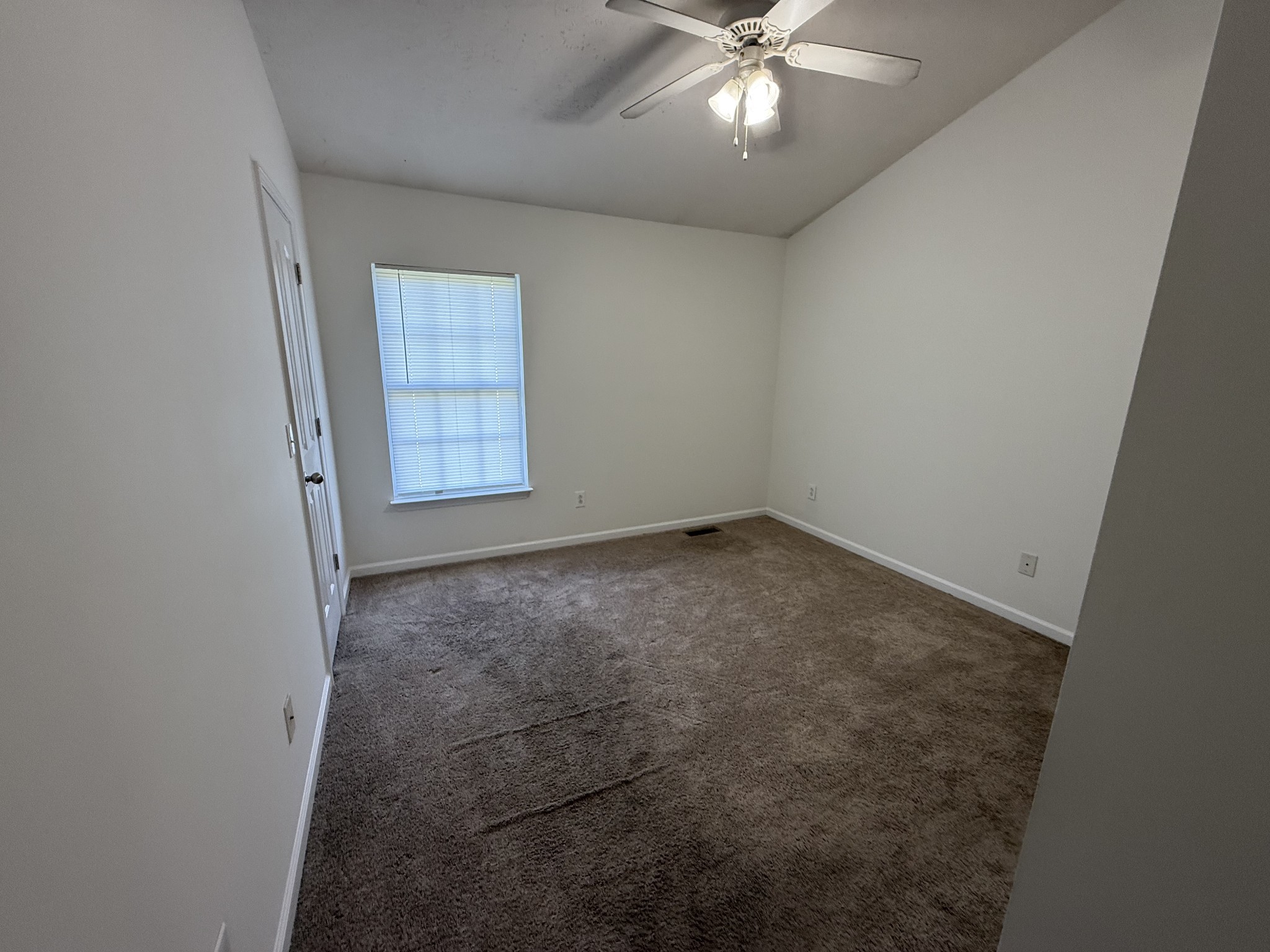 2961 South Rutherford Boulevard, Unit D8 Murfreesboro, TN 37130 - Photo 5 of 14