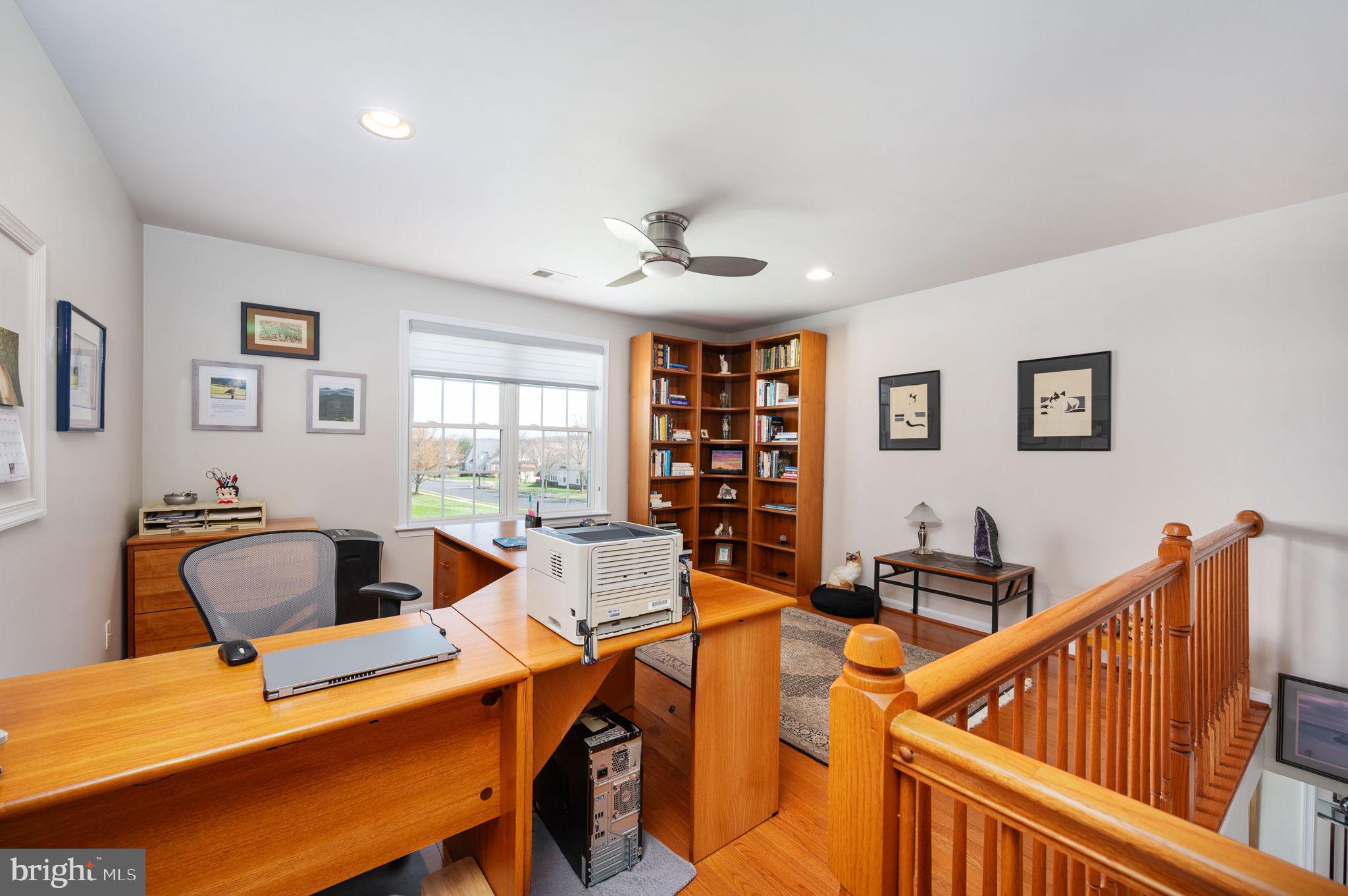 13700 Fieldstone Way Gainesville, VA 20155 - Photo 30 of 53 a livingroom with workspace and a couch